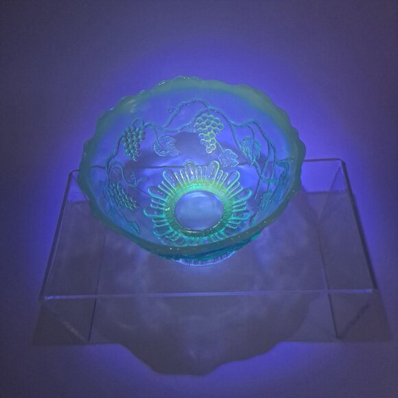 Vintage Jefferson Glass Blue Opalescent Footed Grapes & Vines Dish - Picture 16 of 16